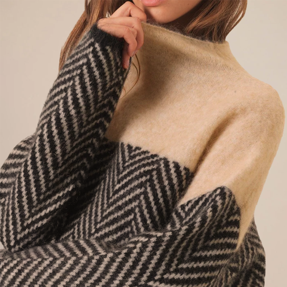Amira – Luxury Cashmere Turtleneck