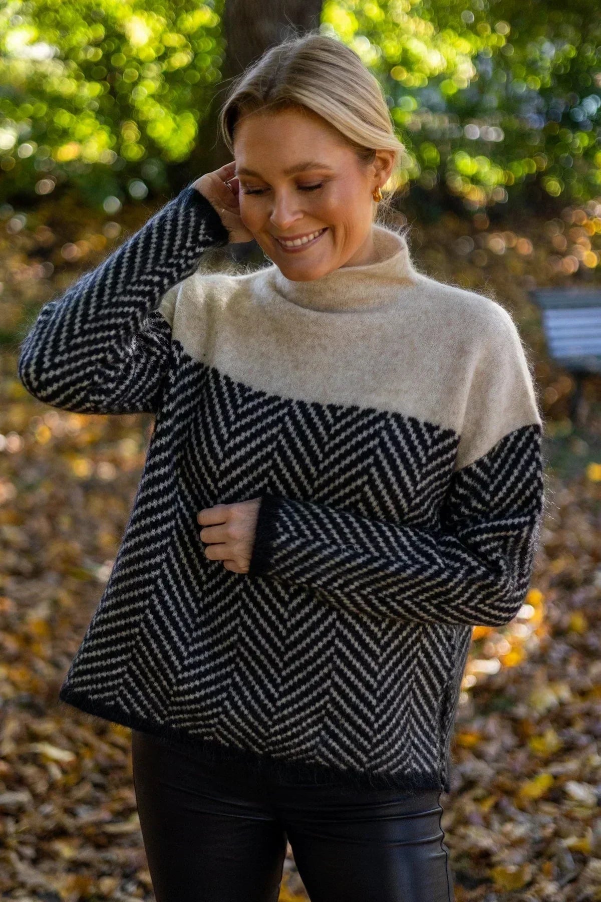 Amira – Luxury Cashmere Turtleneck